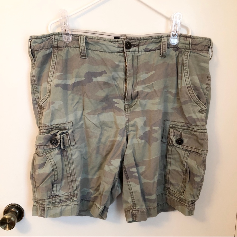 AE Men’s Next Level Classic Camo Cargo Shorts 42